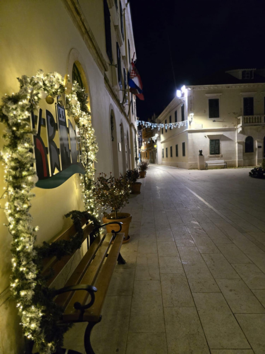 Blagdanska čarolija grada na Krki: Skradin zasjao u božićnom ruhu