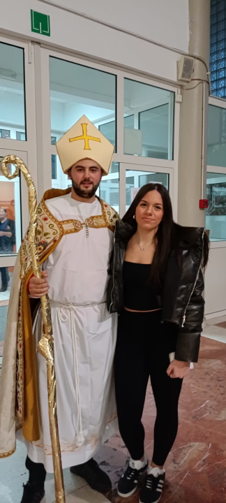 Sveti Nikola i Krampus posjetili učenike i djelatnike Medicinske škole