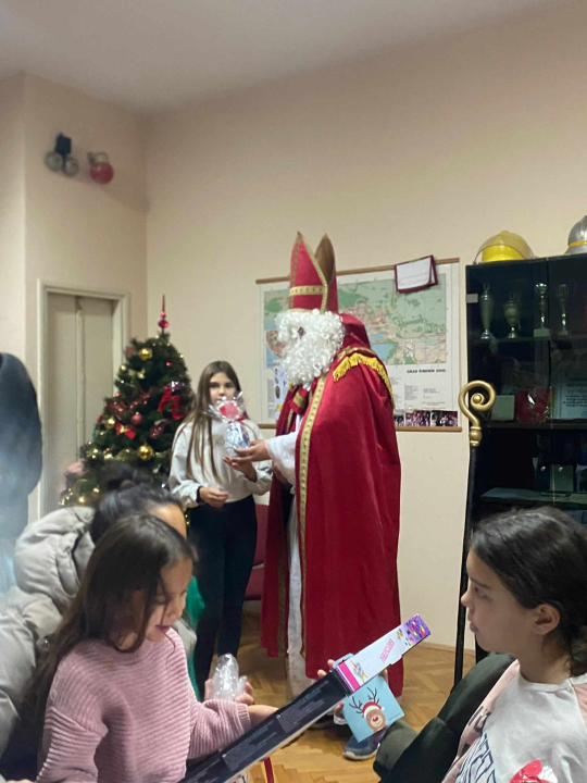 Sveti Nikola posjetio djecu šibenskih vatrogasaca