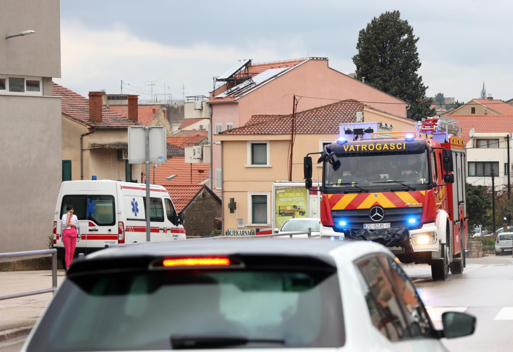 Evakuacija i spašavanje: Bez brige, ovo je samo vježba ako slučajno dođe do požara u šibenskoj hitnoj pomoći