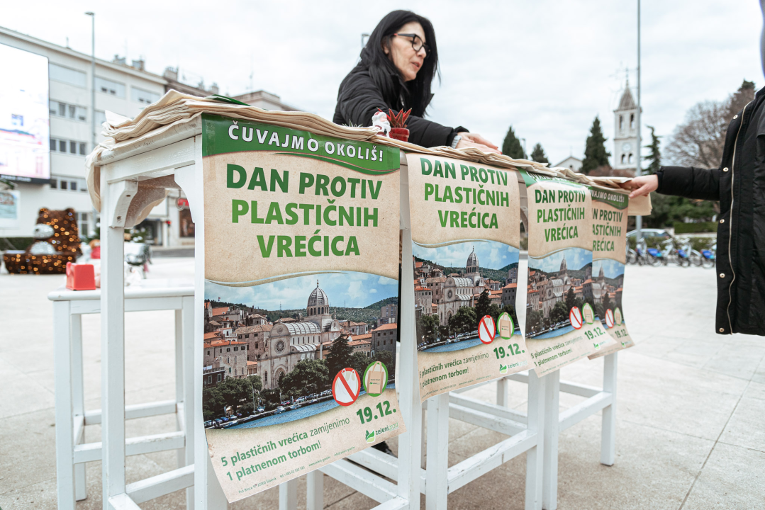 Vrećice planule kao svjećice: Zeleni grad podijelio malo brdo platnenih kesa na Poljani