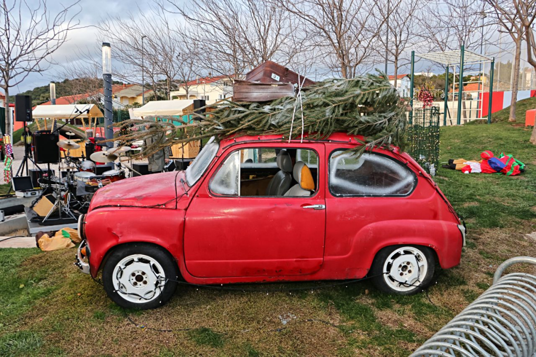 Djed Božićnjak darovao djecu u Općini Tisno