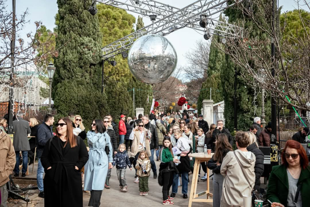 Top Show Band Cabaret zagrijava Šibenčane u parku