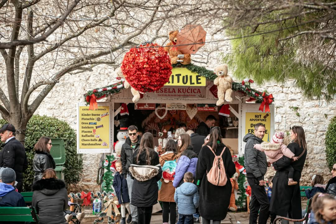 Top Show Band Cabaret zagrijava Šibenčane u parku