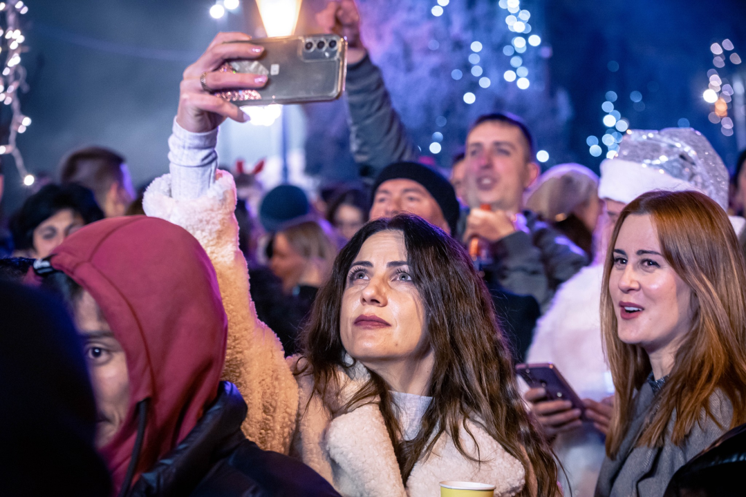 Odlična atmosfera: Šibenik je Novu godinu u đardinu dočekao uz Silente i Blue Vinil