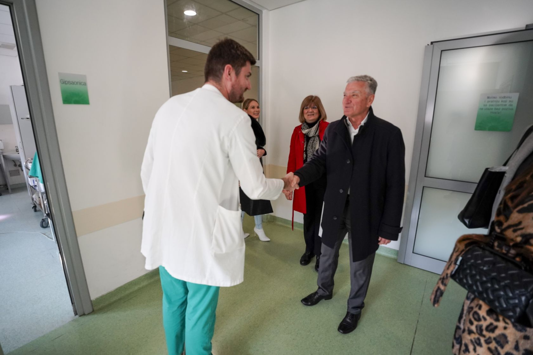 Gradonačelnik Burić obišao dežurne službe: Novogodišnja noć protekla mirno, bez većih intervencija