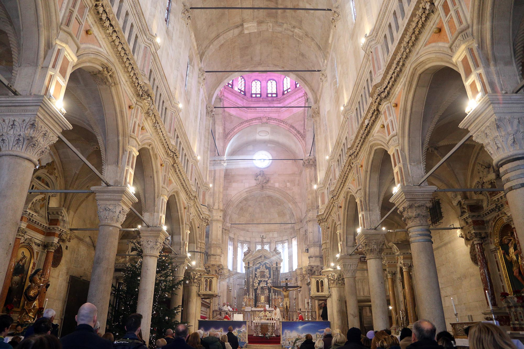 Šibenski biskup Tomislav Rogić predvodio novogodišnje svečano misno slavlje