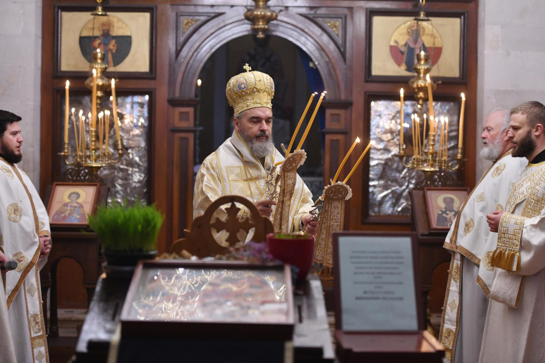 Episkop dalmatinski Nikodim Kosović u Šibeniku predvodio liturgiju 