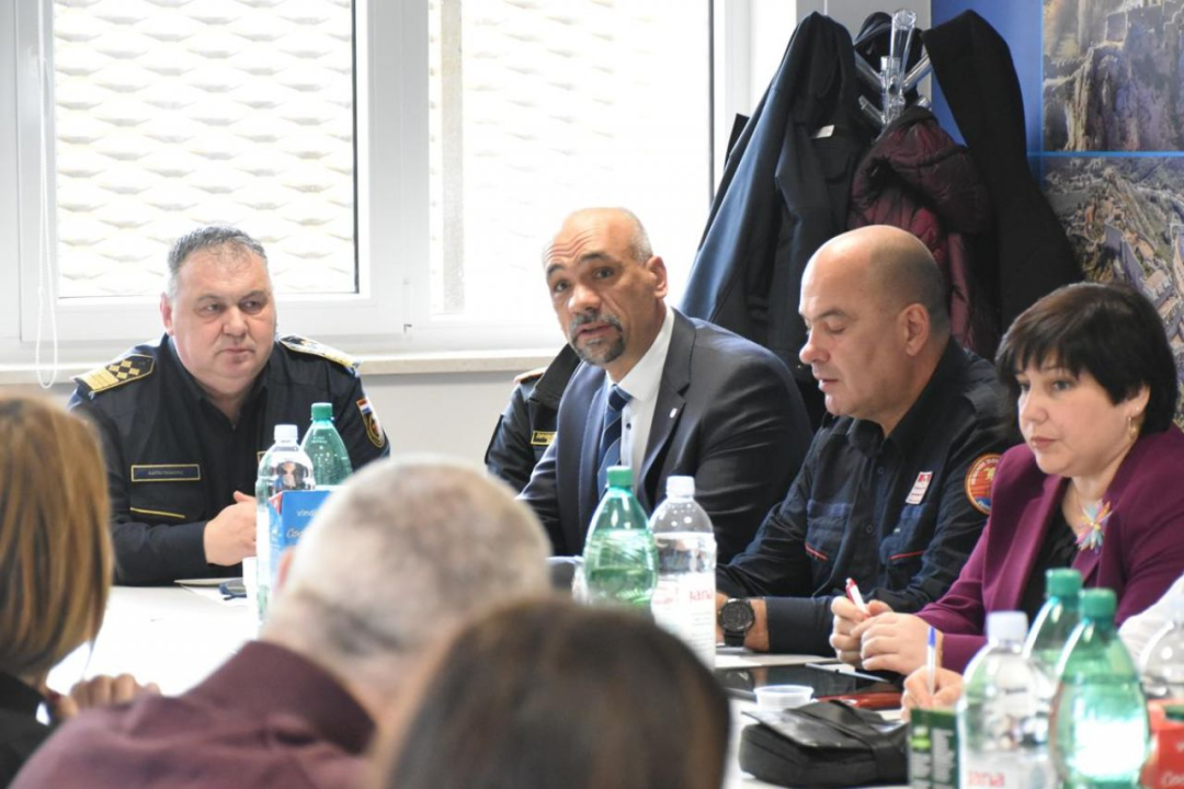 Hrvatska vatrogasna zajednica sastala se u Šibeniku: ‘Područje Šibensko-kninske županije jedno je od najugroženijih u državi’