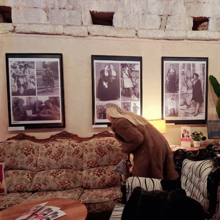 Stoljeće mini suknje: Otvorena izložba fotografija šibenskih modnih revolucionarki