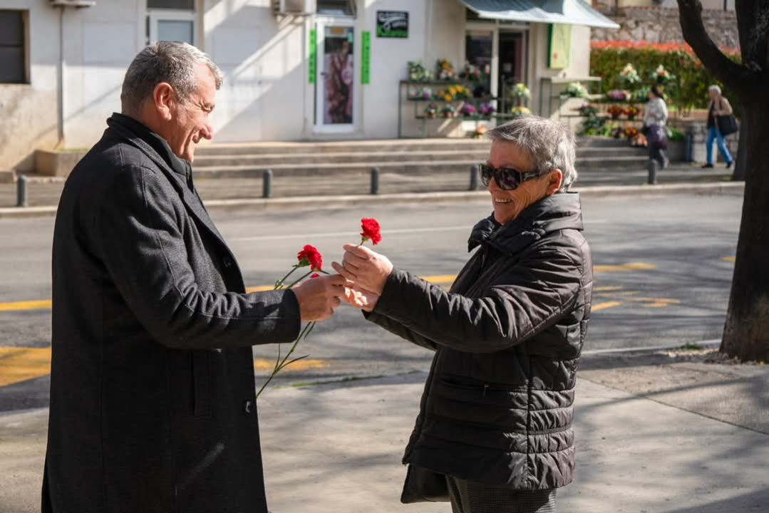 Šibenski SDP-ovci obilježili Dan žena podjelom karanfila