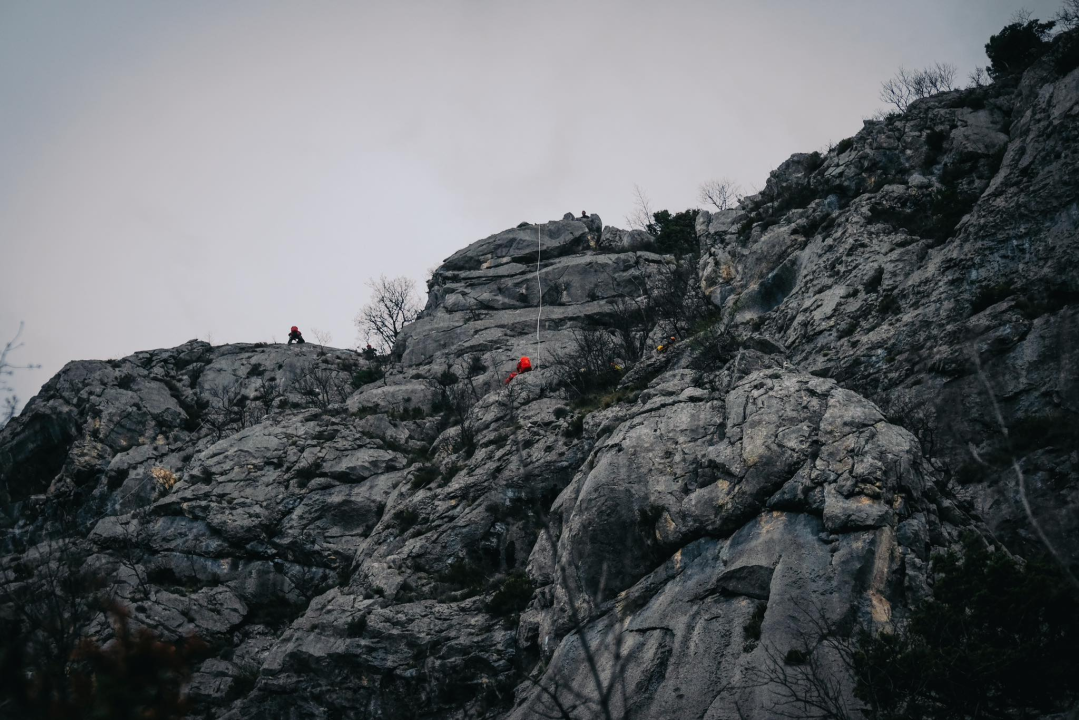 Šibenski HGSS-ovci na Biokovu sudjelovali na vježbi stijenskog spašavanja