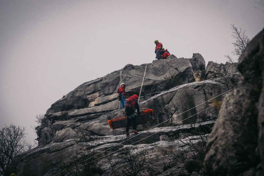 Šibenski HGSS-ovci na Biokovu sudjelovali na vježbi stijenskog spašavanja
