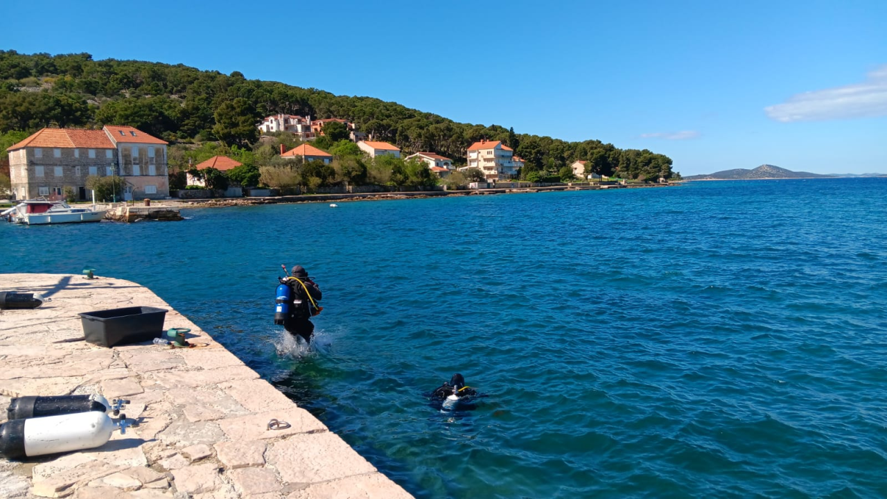 Akcija na Zlarinu: Čistilo se podmorje i obala, održana i edukativna radionica