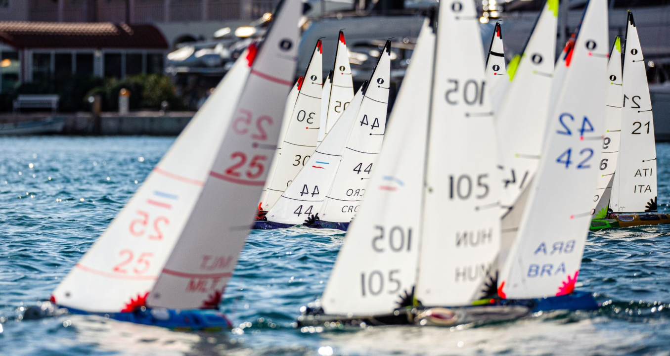 FOTO: Val domaćin rekordnog Europskog prvenstva: 100 jedrilica na startu u Rogoznici