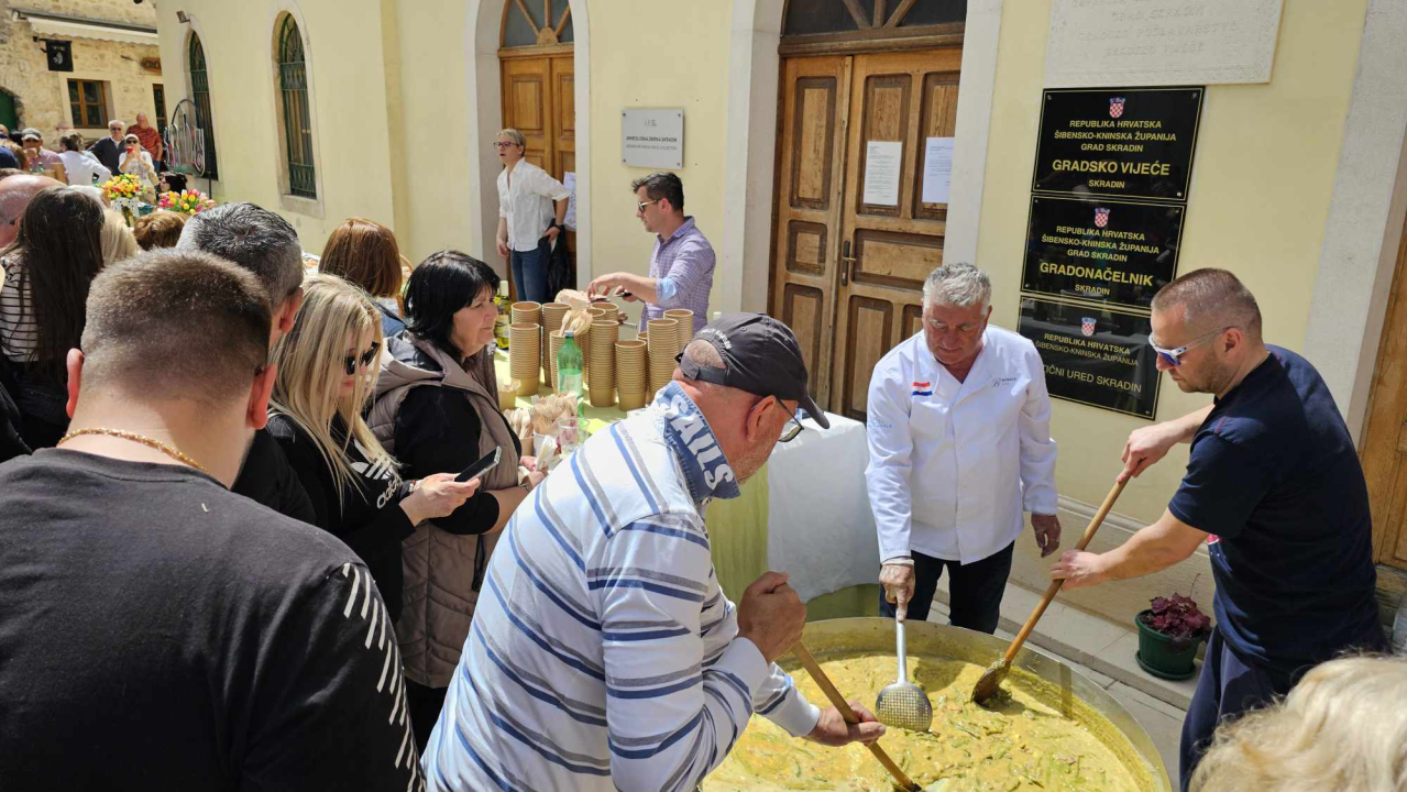 Uskrsni domjenak u Skradinu