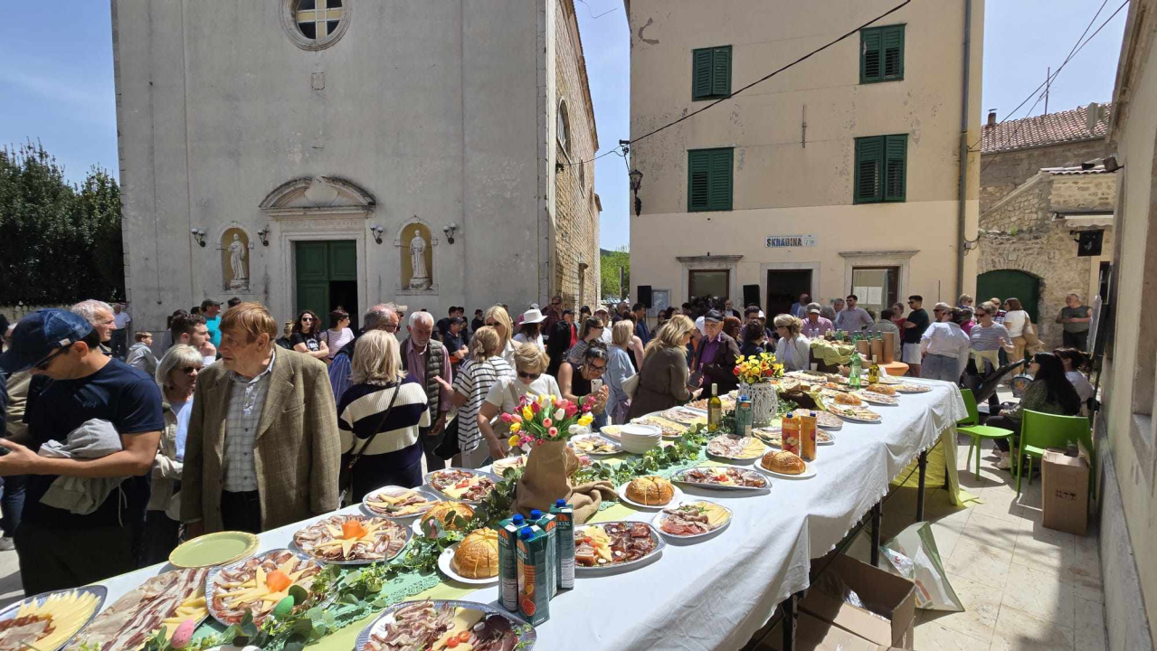 Uskrsni domjenak u Skradinu