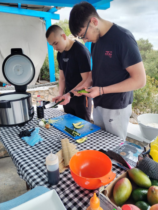 Japanska kulinarska čarolija na Kapriju: Učenici šibenskog TUŠ-a učili od chefa Enrica Krluka