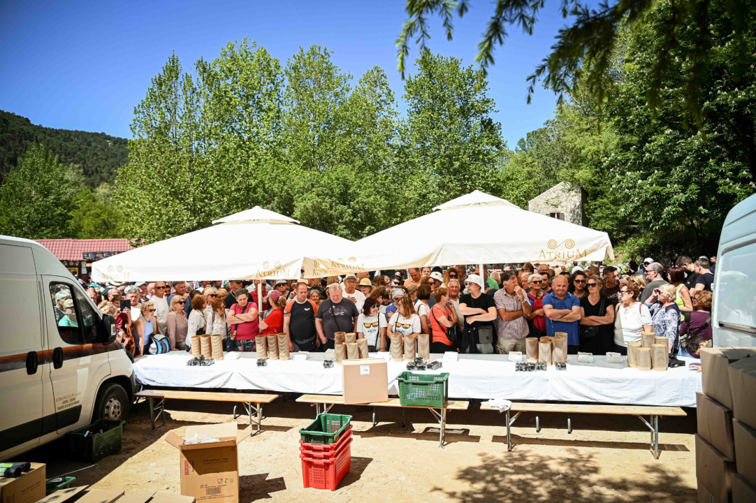 FOTO Uz podjelu fažola obilježen Praznik rada: 'Svim dragim posjetiteljima NP Krka željeli smo danas osigurati ručak'