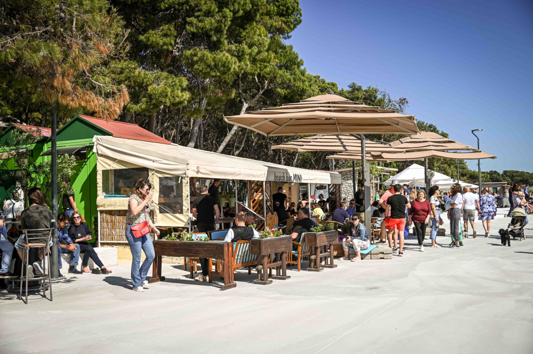 Prvosvibanjska fešta na Jadriji: Neki to vole vruće zagrijali publiku, na Fenikse još stignete