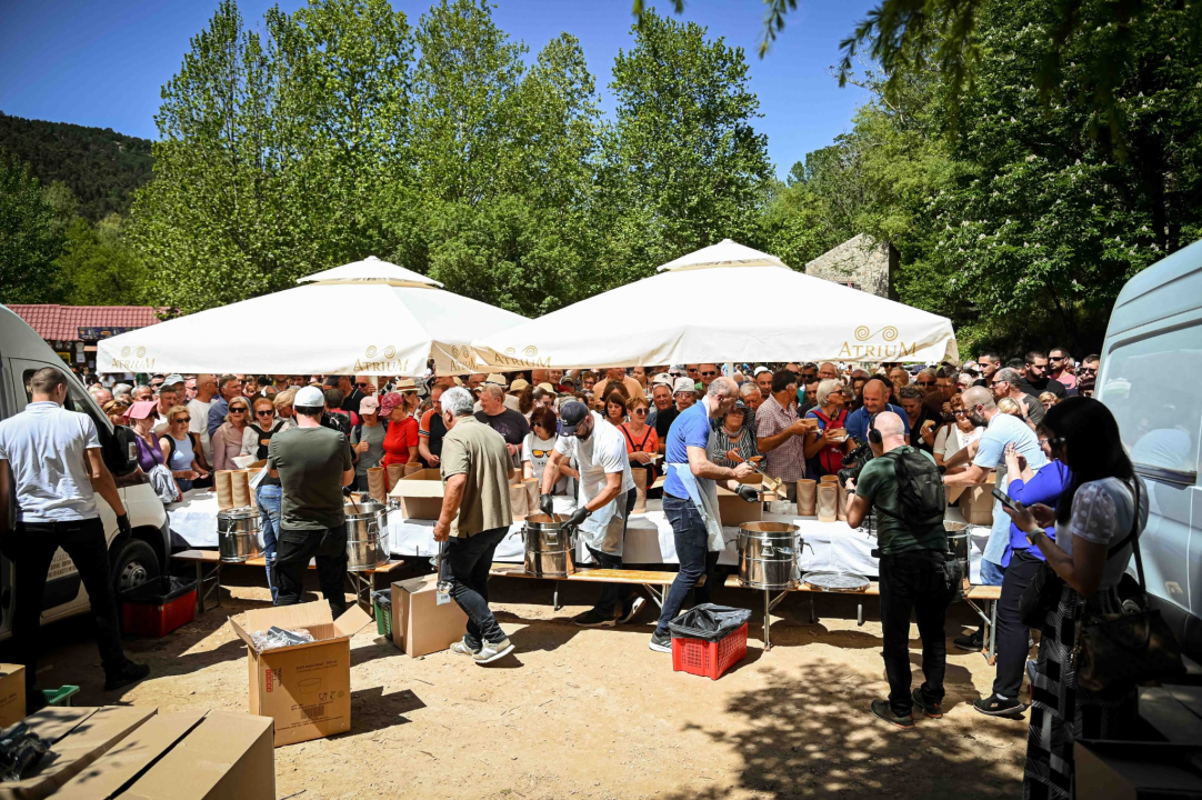 FOTO Uz podjelu fažola obilježen Praznik rada: 'Svim dragim posjetiteljima NP Krka željeli smo danas osigurati ručak'