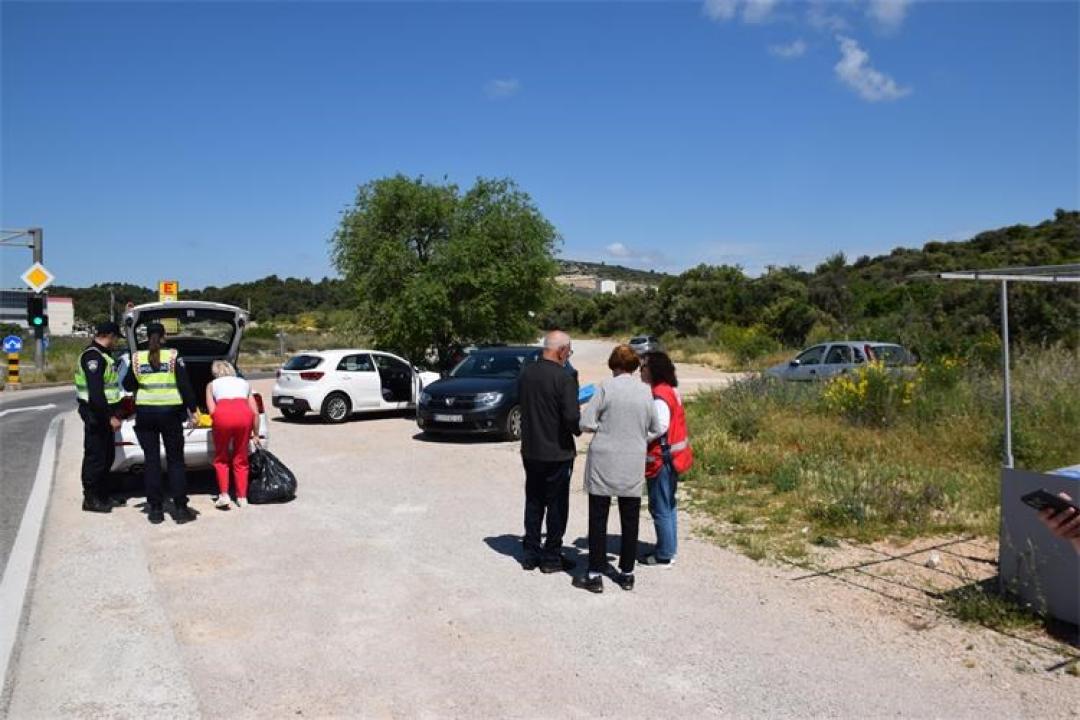 Održana akcija '5 do 12': Policija dijelila kutije prve pomoći i nagradila uzorne vozače