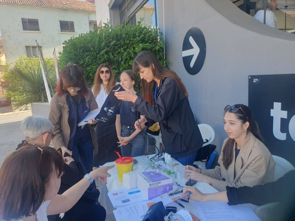 Učenice Medicinske škole sudjelovale u obilježavanju Hrvatskog dana šećerne bolesti