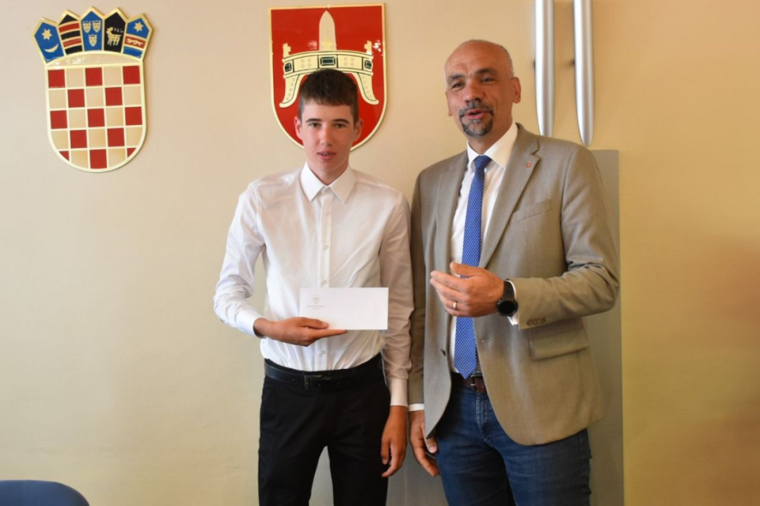 Najuspješniji učenici na prijemu kod župana: ‘Budite ponosni na sebe kao što smo mi ponosni na vas’