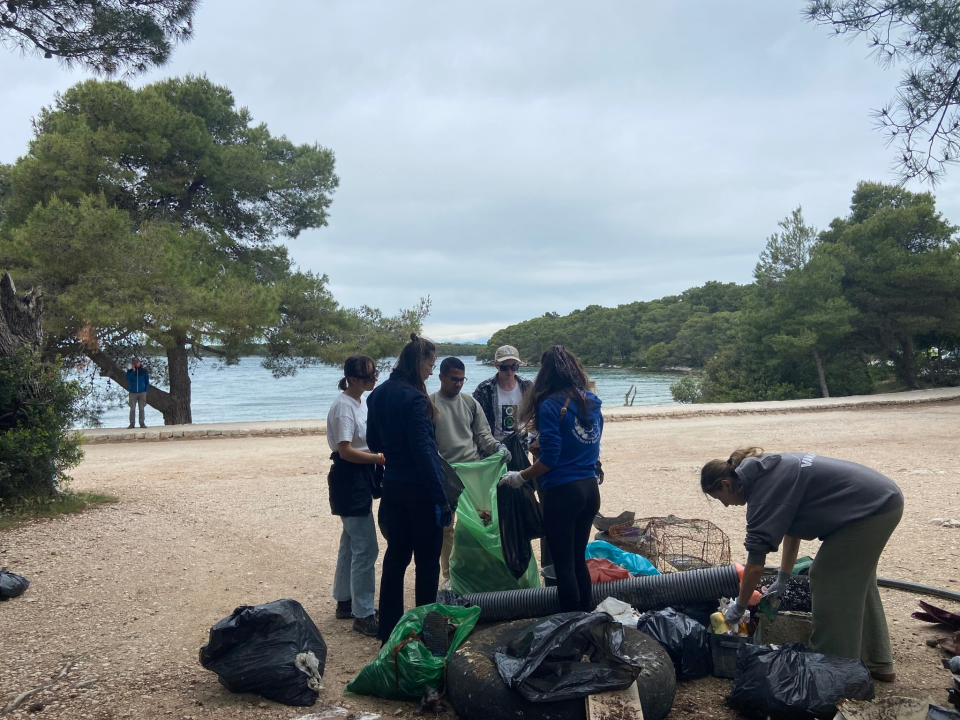 Održana akcija čišćenja obale u Kanalu sv. Ante: Uklonjena značajna količina otpada