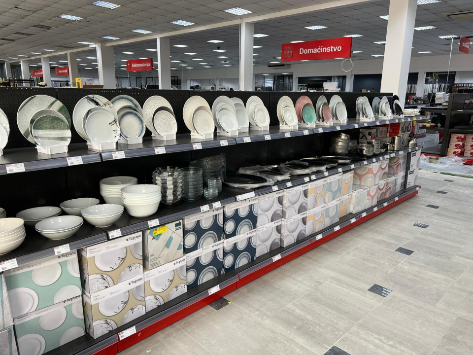 FOTO Besplatna hrana i piće, ogromni popusti i zabava – Građa preuredila svoju poslovnicu u Šibeniku!