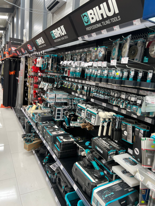 FOTO Besplatna hrana i piće, ogromni popusti i zabava – Građa preuredila svoju poslovnicu u Šibeniku!