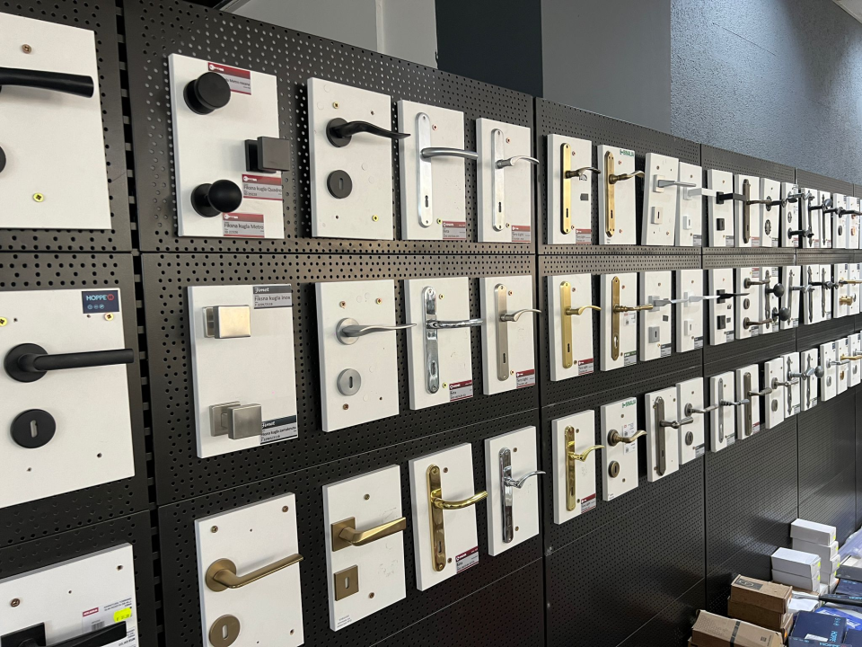 FOTO Besplatna hrana i piće, ogromni popusti i zabava – Građa preuredila svoju poslovnicu u Šibeniku!