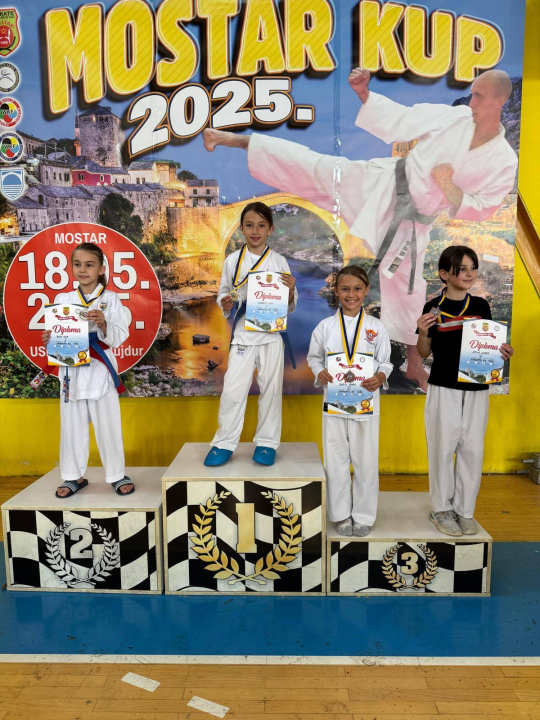 FOTO Karatašima Phoenixa 20 medalja na 'Mostar Kupu'