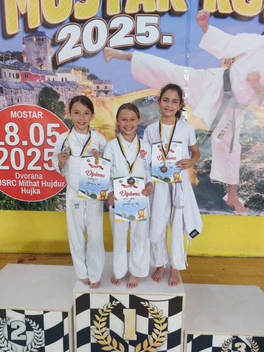 FOTO Karatašima Phoenixa 20 medalja na 'Mostar Kupu'