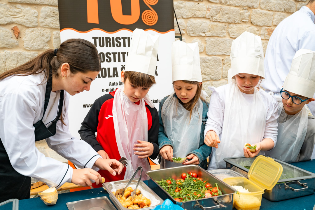 Četvrti H2LO Festival zatvoren vrhunskim koncertom Metaklape na Maloj loži