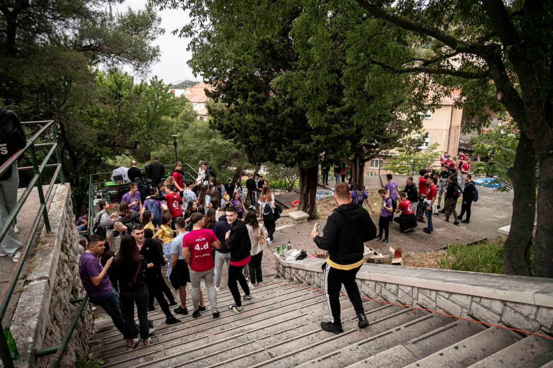 Šibenski maturanti slave zadnji dan škole: 'Volio bih se poslije faksa vratiti ovdje'