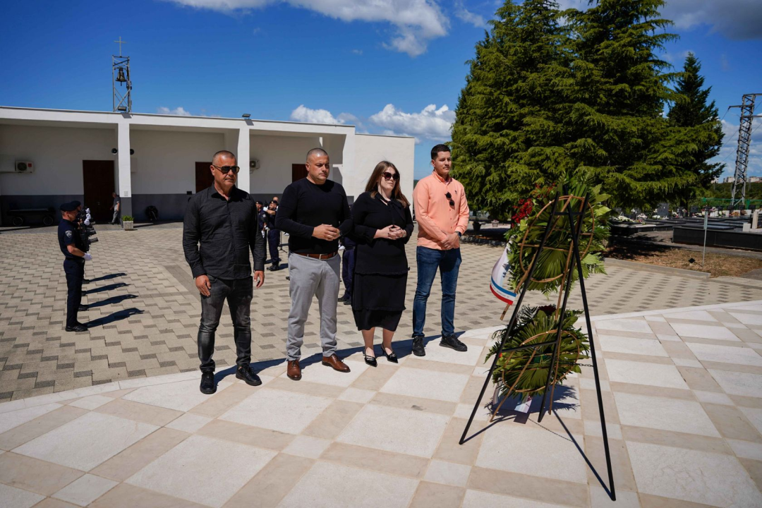 Polaganje vijenaca na Kvanju