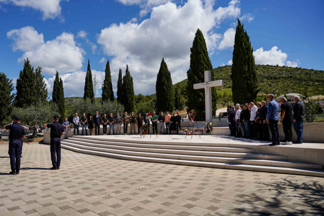 Polaganje vijenaca na Kvanju