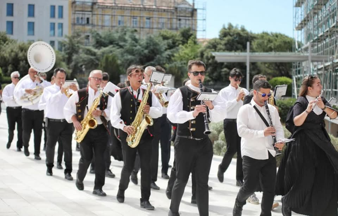 Šibenski glazbari prodefilirali gradom u povodu Dana državnosti