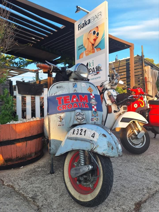 Vespaši ponovno zavladali Šibenikom: Održan 10. susret šibenskog Vespa kluba