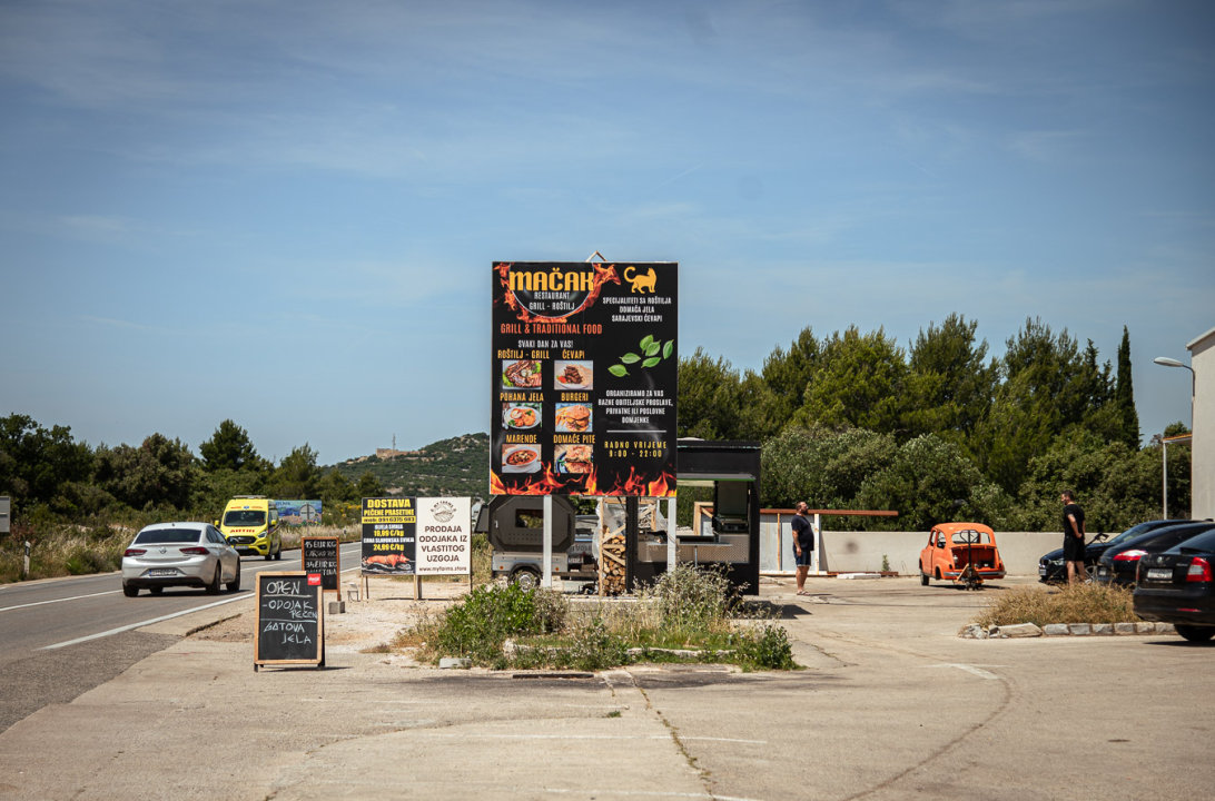 FOTO Glazba uživo i vrhunska spiza – Bore i Ermin u restoranu Mačak!