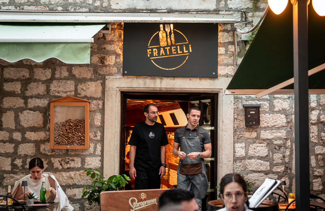 FOTO Doživite okus Italije na ugodnoj vanjskoj terasi Pizzerije Fratelli!