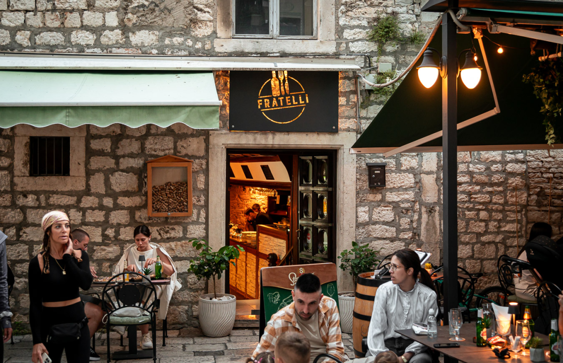 FOTO Doživite okus Italije na ugodnoj vanjskoj terasi Pizzerije Fratelli!