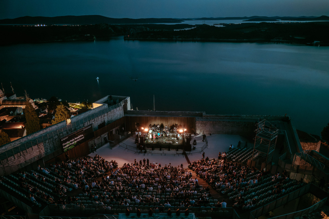 Počelo koncertno ljeto na Tvrđavi sv. Mihovila: Belan proslavio 40 godina karijere i 11 godina pozornice