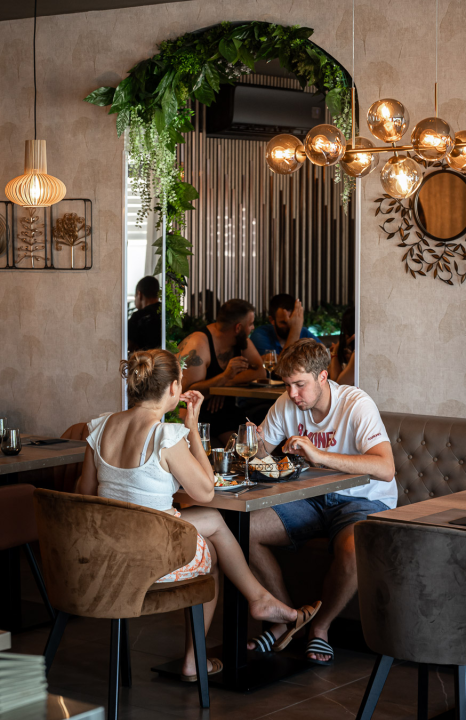 FOTO Uživajte u vrućim ljetnim danima uz mirise s grilla i živu svirku na terasi Leonardo BBQ & More!