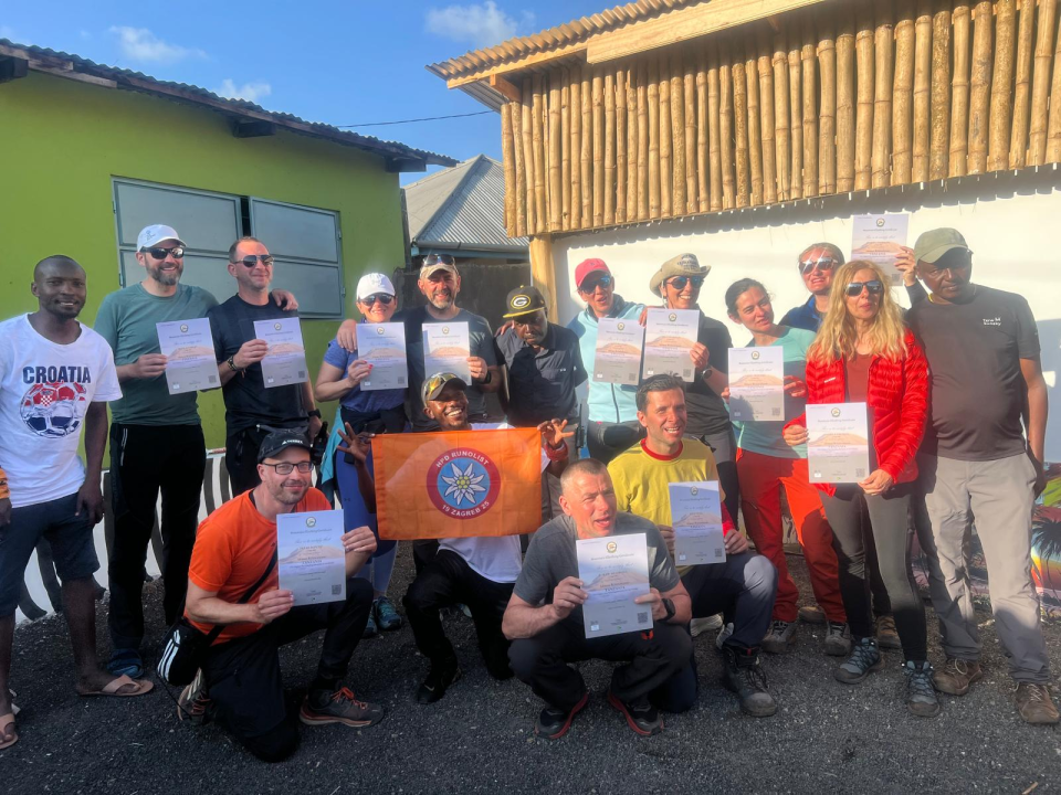 Primoštenci s ponosom zastali na 'krovu Afrike'