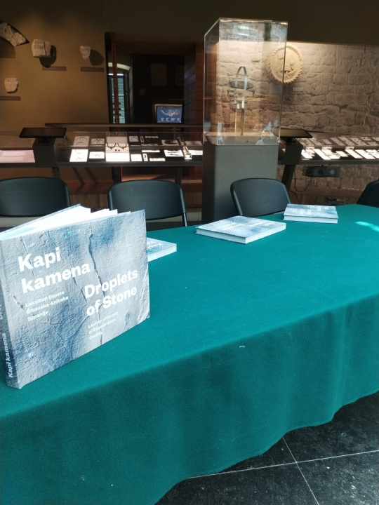 Predstavljena monografija 'Kapi kamena': 'Željeli smo predstaviti običaje naše županije i zastupiti svaku općinu i grad'