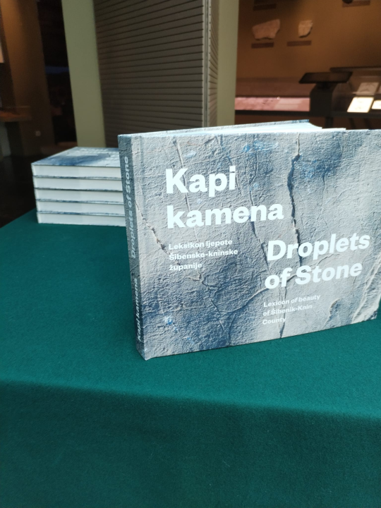 Predstavljena monografija 'Kapi kamena': 'Željeli smo predstaviti običaje naše županije i zastupiti svaku općinu i grad'