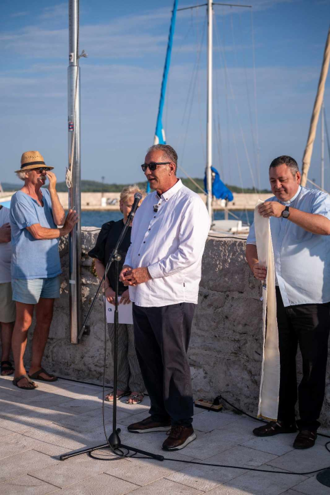 Predstavljen brončani 'Šime': Simbol vodičkih težaka s najljepšim pogledom na more