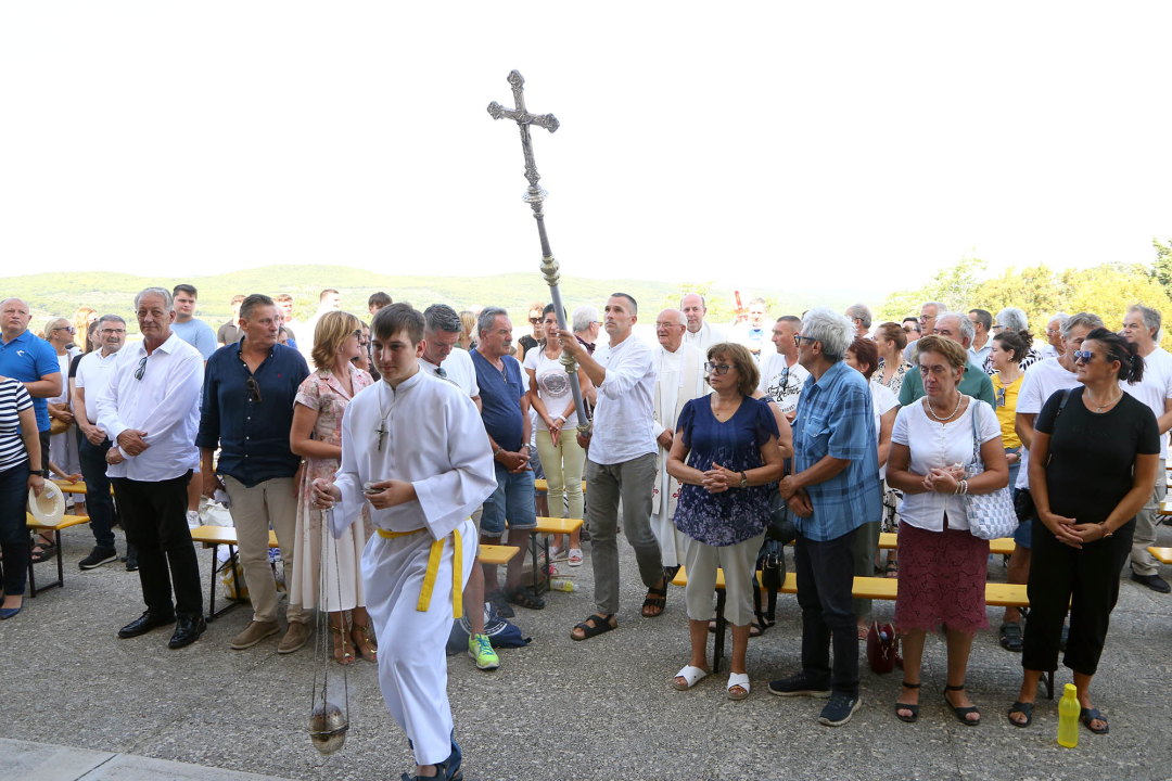 Svečano proslavljen blagdan Gospe Karmelske na brdu Okit